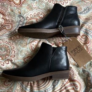NWT Frye and Co. booties sz 9.5